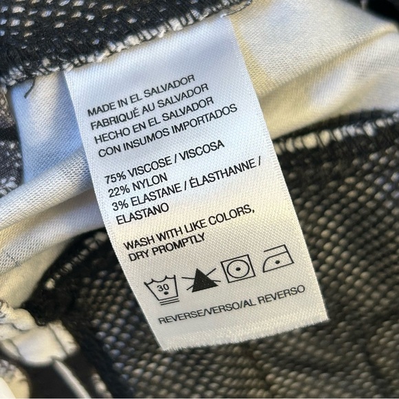 NEW WITH TAGS Izod Black and White Golf Shorts - Picture 8 of 12